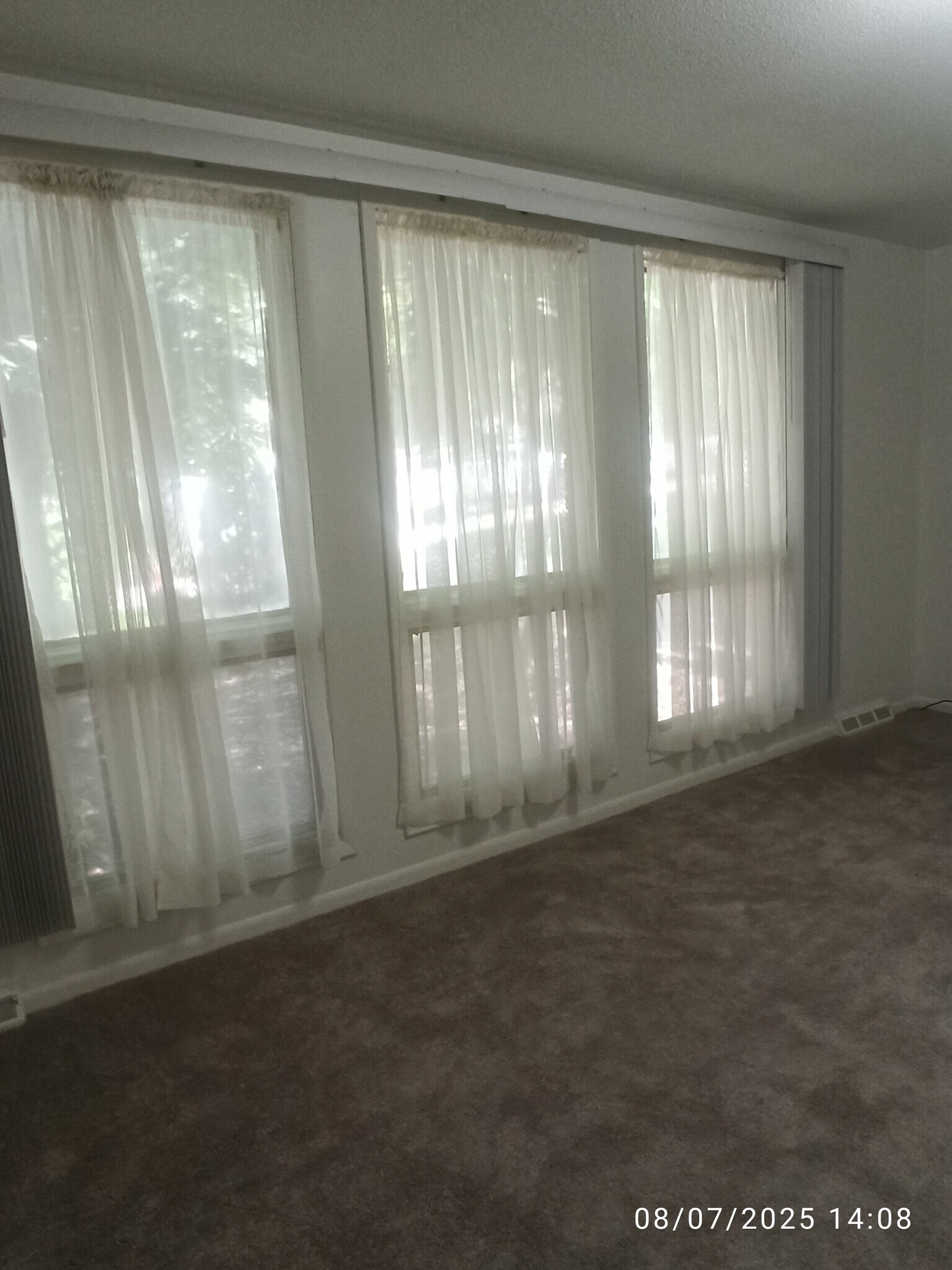 Living room - 2826 67th St