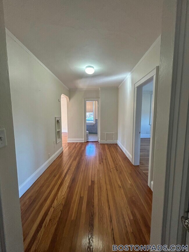 Building Photo - 2045 Commonwealth Ave