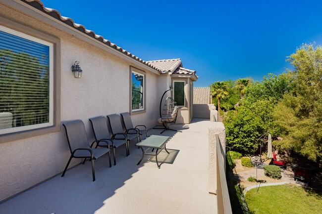 Building Photo - Stunning 4 bedroom 3.5 bath home with 3 ca...