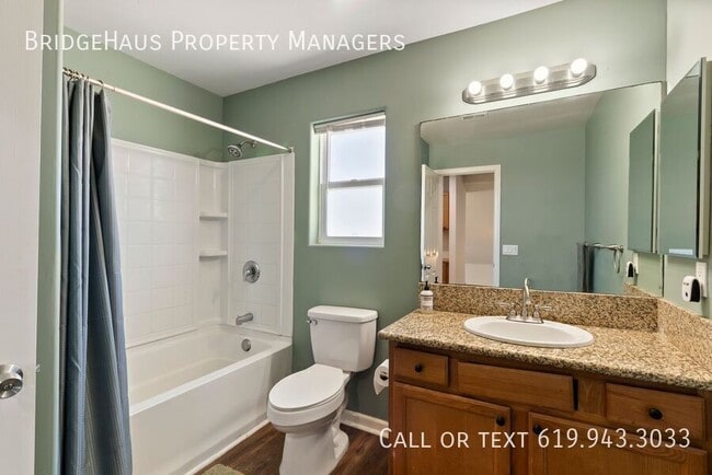 Building Photo - 832 Georgia St