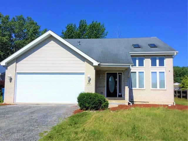 Primary Photo - 262 Lakeview Ct