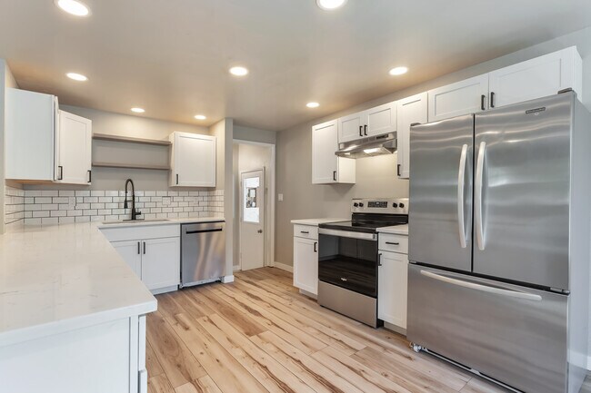 Quartz countertops - 10 S Busch Ln