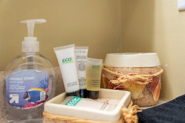 Building Photo - 24 Ashworth Ave