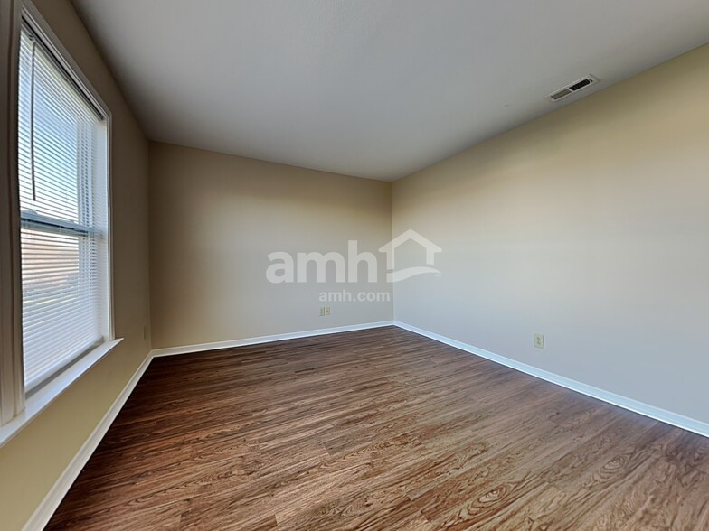 Building Photo - 8243 Retreat Ln