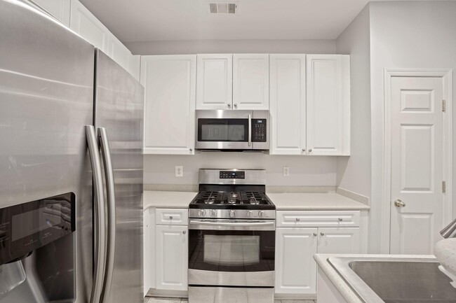Building Photo - 2651 Park Tower Dr