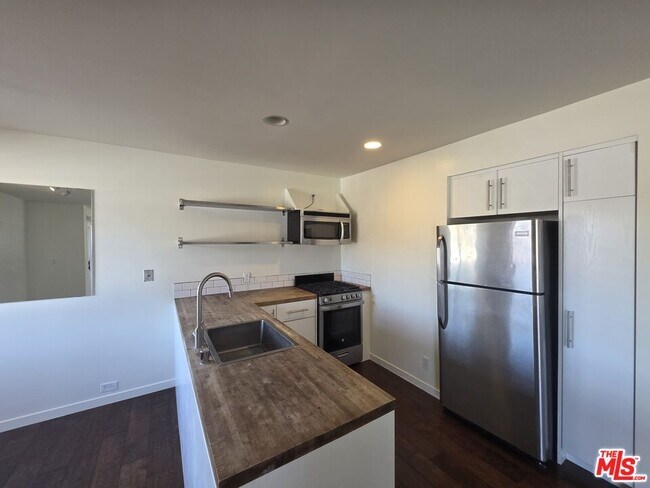 Building Photo - 2241 Branden St