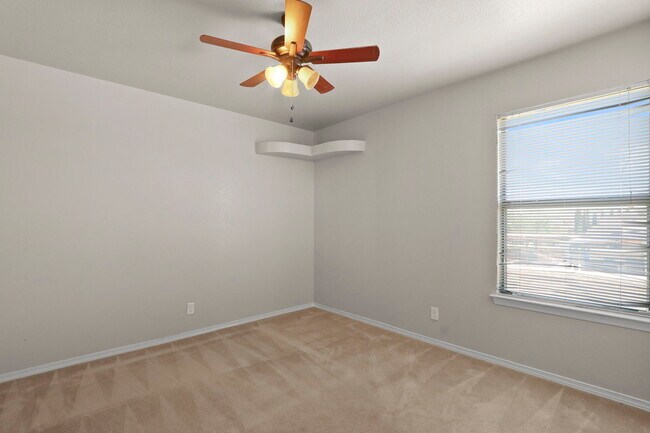 Building Photo - 2300 Glitter Point