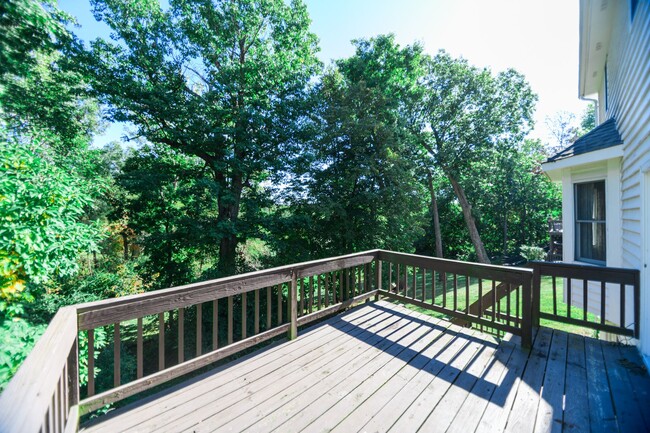Building Photo - 5 bedroom / 2.5 bathroom Home for Rent in ...