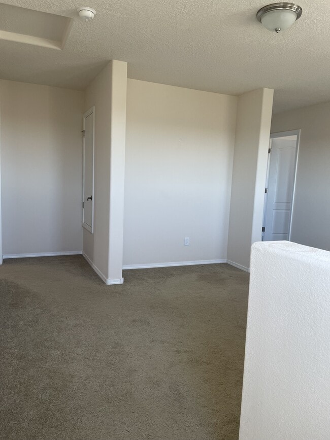 Building Photo - 2230 Vista de Colinas Dr SE