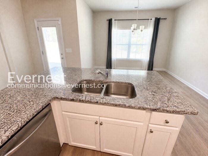 Building Photo - 1538 Persimmon Trce