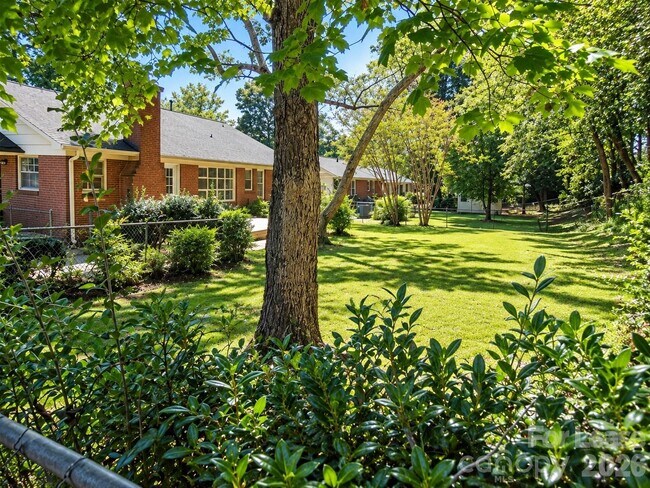 Building Photo - 7500 Thorncliff Dr