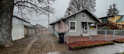 Building Photo - Adorable Craftsman Home in SE Salem