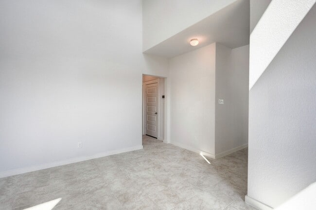 Building Photo - 21251 Shr Blf Dr