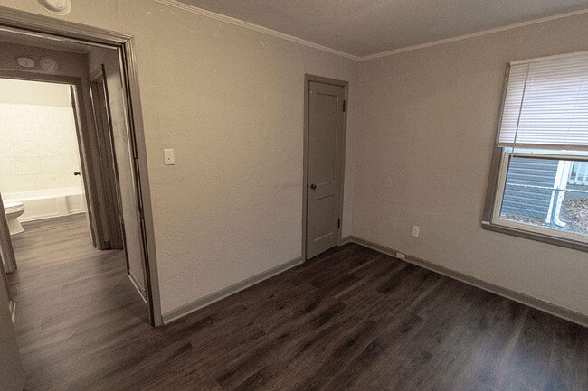 Building Photo - 210 Highview Ave