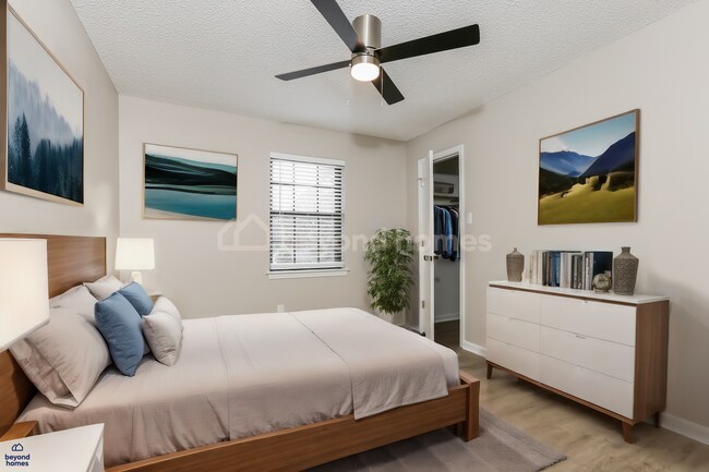 Building Photo - Recently renovated and highly desirable 4 bedroom / 2.5 bath home with 2,028 sq ft of space!