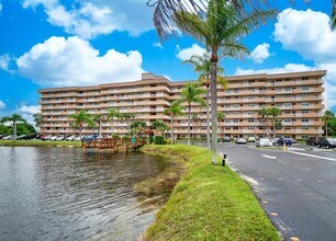 Building Photo - 250 Jacaranda Dr