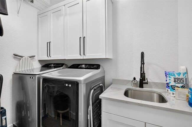 Building Photo - 402 Aria Dr