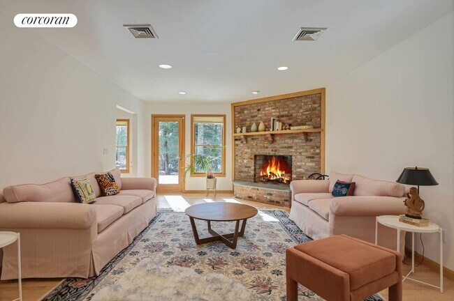 Building Photo - 563 Montauk Hwy