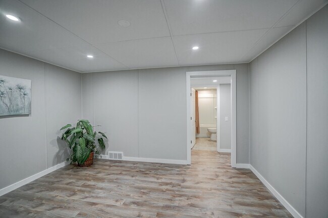 Building Photo - 4686 Capitol View Rd