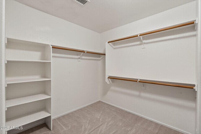 Building Photo - 8611 W Alex Ave