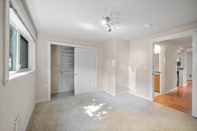 Building Photo - 1 bedroom in Redmond WA 98052