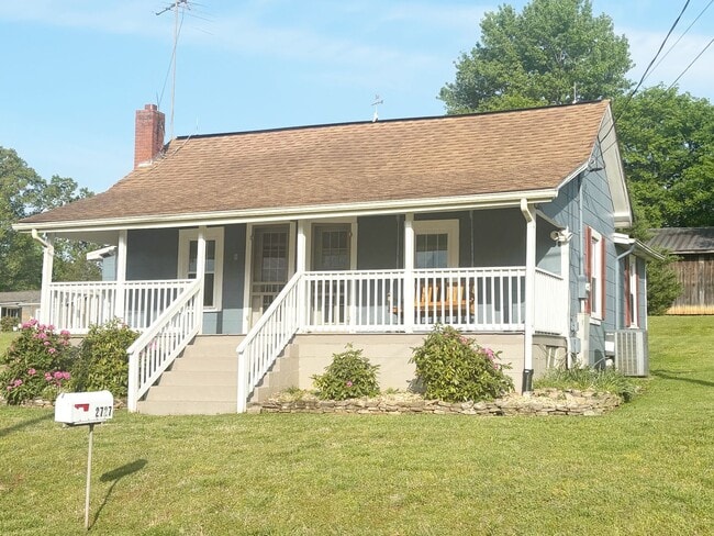 Building Photo - Maryville 37803 - 1 bedroom, 1 bath home  - Contact Jeremy Logan 865-307-2273