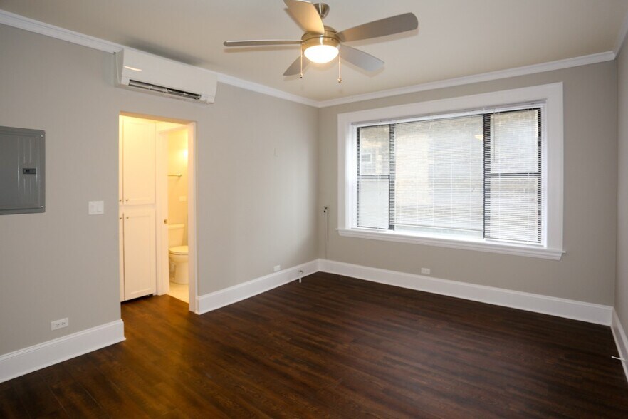 Building Photo - 817 W Lakeside Pl