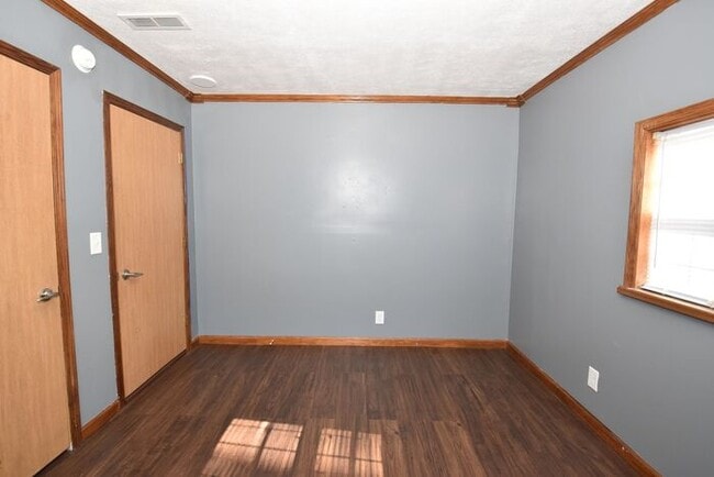 Building Photo - Monthly Rent Reduded! Mishawaka 4 bedroom with a Primary suite and 2 car garage on a large lot