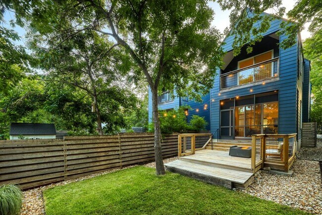 Building Photo - 2111 Brackenridge St