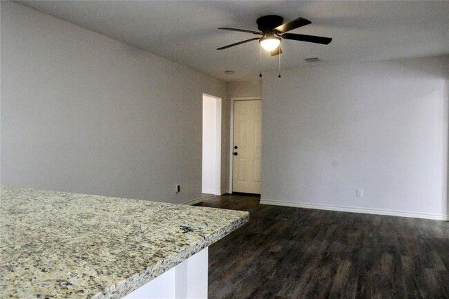 Building Photo - 10915 Roandale Dr