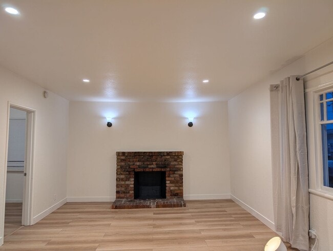 Building Photo - Newly Remodeled 2BR Home in Oakland’s Frick Neighborhood