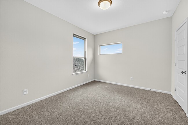 Building Photo - 5019 Bowen Pr Dr