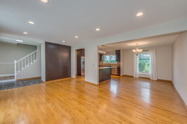 Building Photo - 912 Bedford Ct