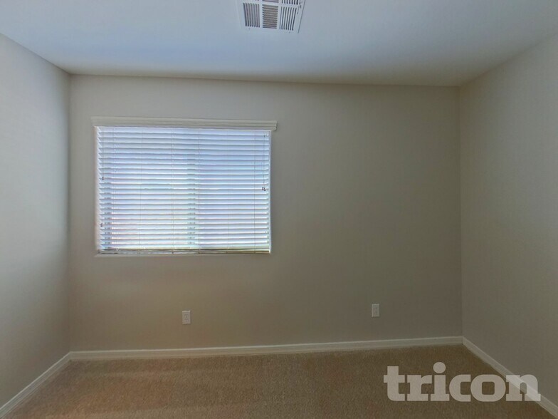 Building Photo - 43368 Palmen Dr