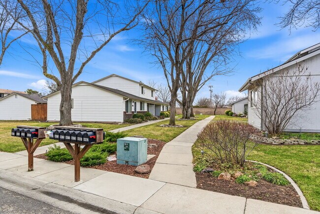 Building Photo - 8443 W Rifleman St