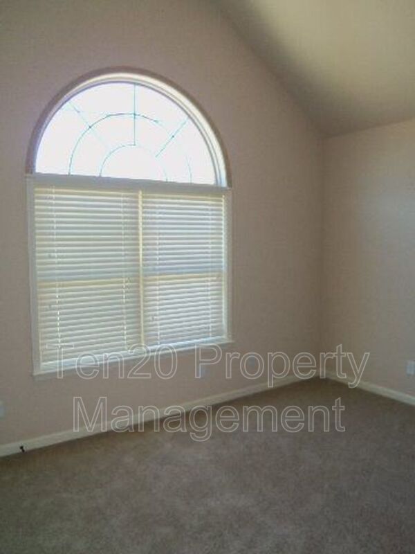 Building Photo - 1310 Ingersoll Dr