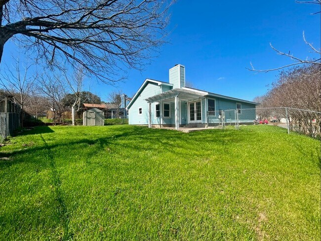 Building Photo - Spacious & Cozy 3/BR 2/BA Single Family Home in Austin!