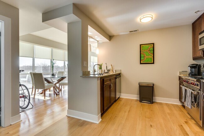 Building Photo - 525 Kedzie St