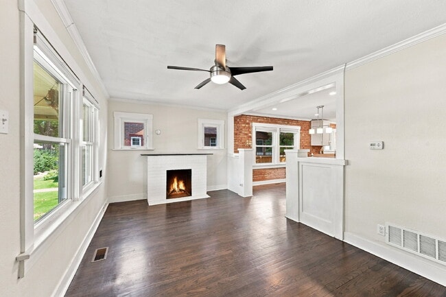 Building Photo - $3,195.95-  3 Bed, 2 Bath Home in Denver with Private Outdoor Area!