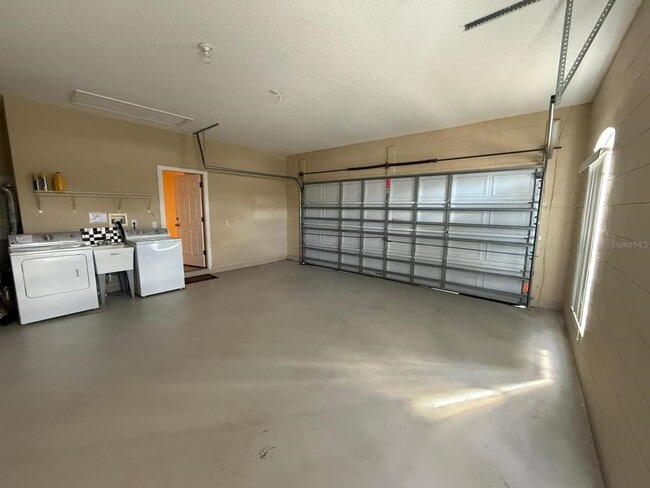 Building Photo - 501 Castlemain Cir