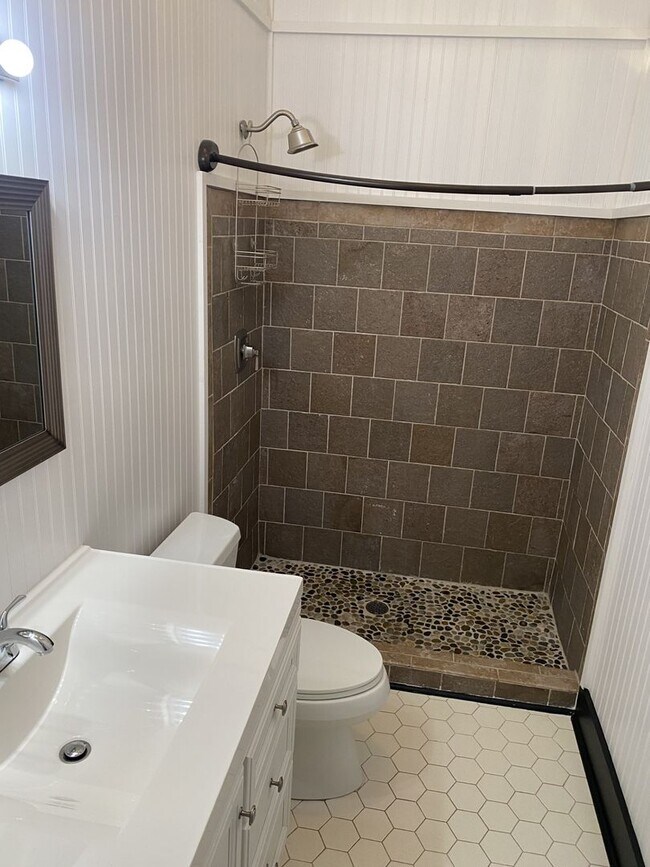 Building Photo - 3 bedroom / 2.5 bath Townhome – Spacious T...