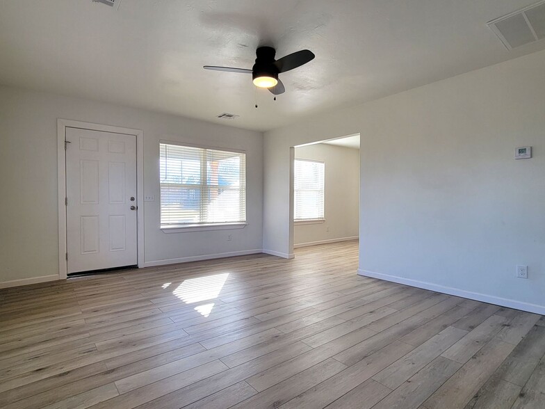 Building Photo - 4701 N McKinley Ave