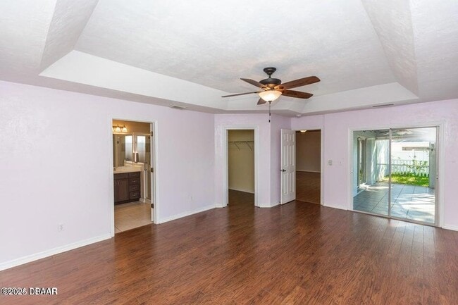 Building Photo - 12 Peruvian Ln