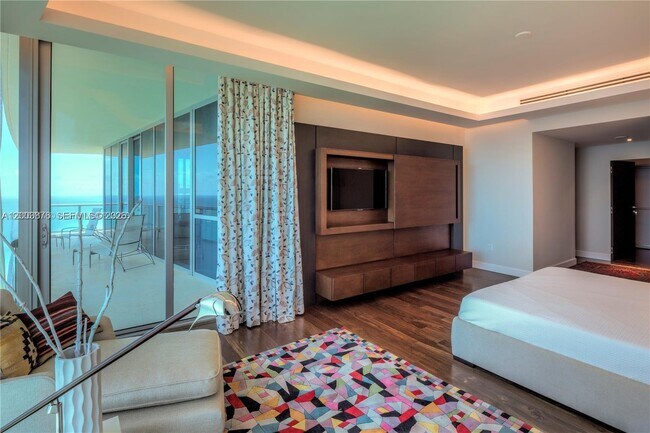 Building Photo - 17001 Collins Ave