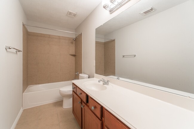 Building Photo - 9402 Empress Crossing Dr