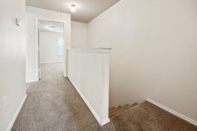 Building Photo - Available Now! Nice 3 Bedroom, 2.5 Bath Duplex located in New Braunfels!