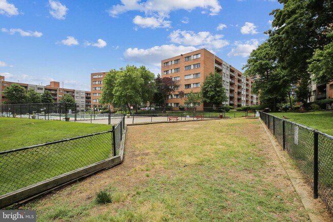 Building Photo - 5831 Quantrell Ave