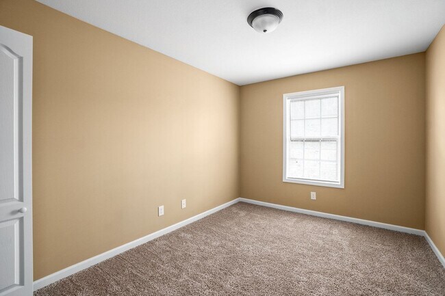 Building Photo - 1719 Thistlewood Dr