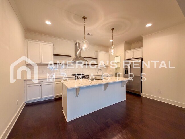 Building Photo - Home for Rent in Vestavia Hills, AL!!! Sig...