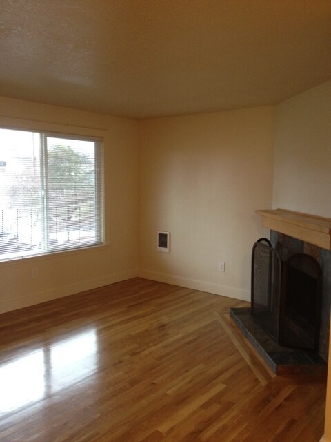 Building Photo - Full Remodeled Custom Fireplace,Hardwoods-...